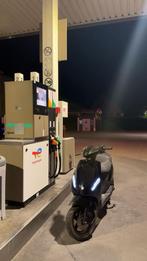 Piaggiozip 4t/2t gezocht die kappot is motorisch ofwerkheeft, Ophalen, Zo goed als nieuw