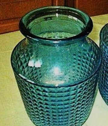 Prachtige vintage vaas, gemaakt van glas... blauw beschikbaar voor biedingen