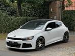 Volkswagen Scirocco R - Line 1.4 Benzine 217.000km, Auto's, Voorwielaandrijving, Euro 5, Zwart, Leder en Stof