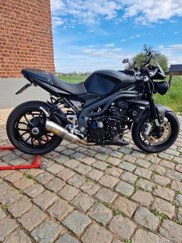Triumph Speed triple 1050 Black edition beschikbaar voor biedingen