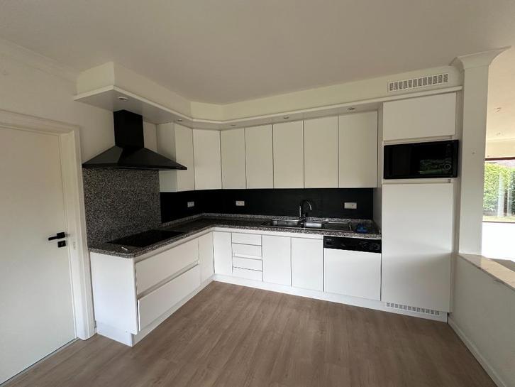 Keuken inclusief toestellen, Huis en Inrichting, Keuken | Complete keukens, Gebruikt, Hoekkeuken, Wit, Graniet of Steen, Hoogglans of Gelakt