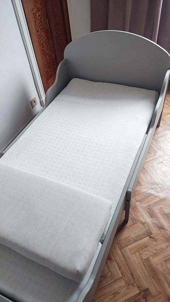 Ikea uitschuifbaar bed, Tuin en Terras, Ligbedden, Zo goed als nieuw, Hout, Verstelbaar, Ophalen