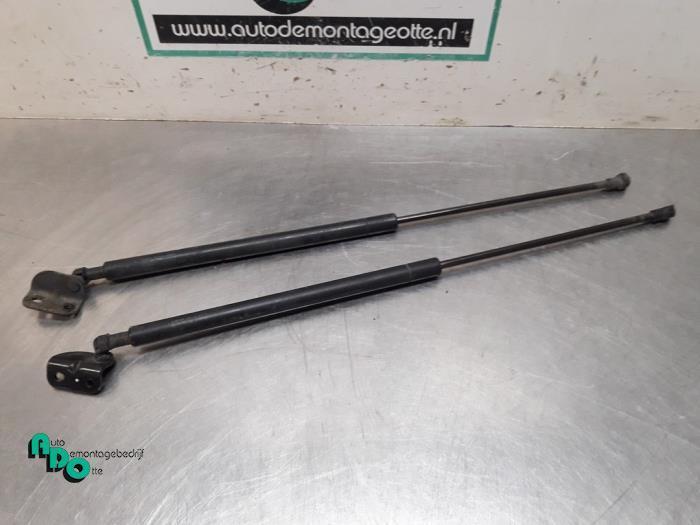 Amortisseur kit capot moteur d'un Kia Sorento (Sorento 03-), Autos : Pièces & Accessoires, Carrosserie & Tôlerie, Kia, Utilisé