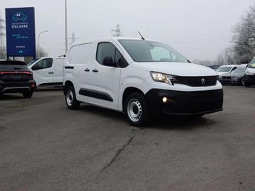 Peugeot Partner 1.2 Benzine 110pk 12000km carplay (16000+Btw beschikbaar voor biedingen
