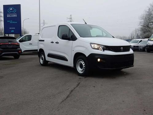 Peugeot Partner 1.2 Benzine 110pk 12000km carplay (16000+Btw, Auto's, Bestelwagens en Lichte vracht, Bedrijf, Te koop, ABS, Airbags