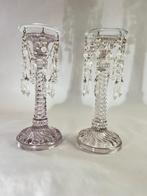 Twee kandelaars met hangers in glas, Ophalen of Verzenden