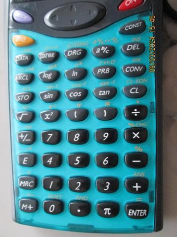 Calculatrices Q C Pass, Texas Instruments et Bricobi.   beschikbaar voor biedingen
