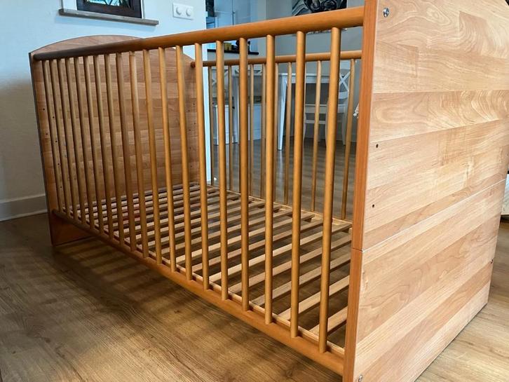 Lit bébé en bois - très bon état !, Maison & Meubles, Chambre à coucher | Lits, Comme neuf, Une personne, 70 cm ou moins, Autres dimensions