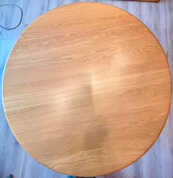 Table en chêne massif 115cm diam URGENT départ étranger, Enlèvement, Comme neuf, Chêne, 100 à 150 cm