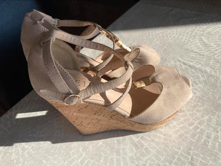 Mooie damesschoentjes maat 39, Vêtements | Femmes, Chaussures, Comme neuf, Beige, Enlèvement