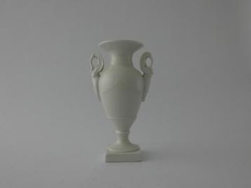Kleine witte amforavaas van Limoges beschikbaar voor biedingen