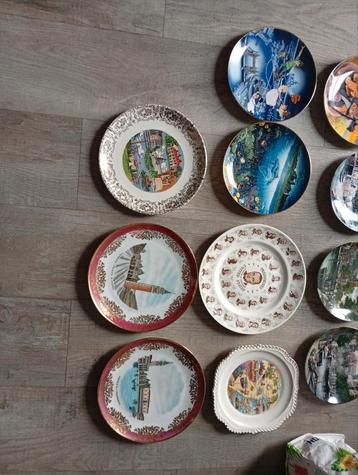 15 bordjes  beschikbaar voor biedingen