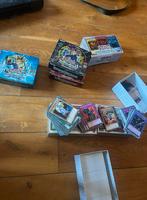 Set van +/- 1400 yu gi oh + box kaarten, Hobby en Vrije tijd, Ophalen of Verzenden, Booster