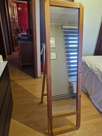 Miroir sur pied beschikbaar voor biedingen