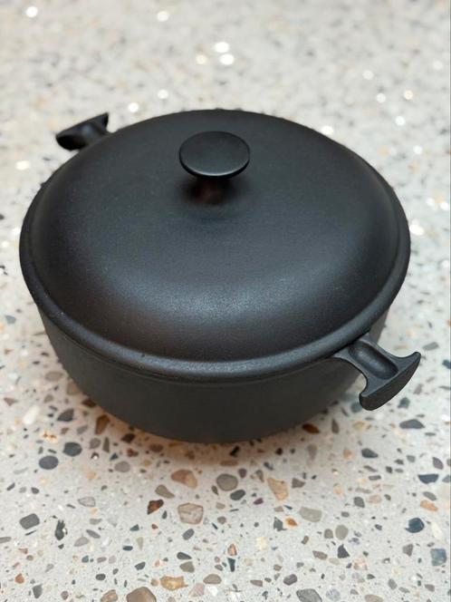 Zeldzame mat zwarten le Creuset La Mama 26, Antiek en Kunst, Kunst | Designobjecten, Ophalen of Verzenden