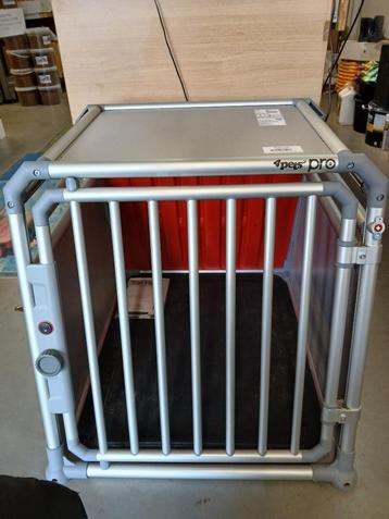 Hondenbench beschikbaar voor biedingen