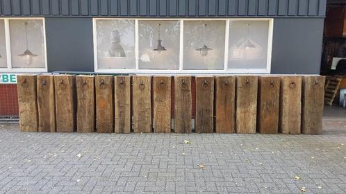 Diverse meerpalen zuilen sokkels oud hardhout met ring, Huis en Inrichting, Woonaccessoires | Zuilen en Pilaren, Zo goed als nieuw