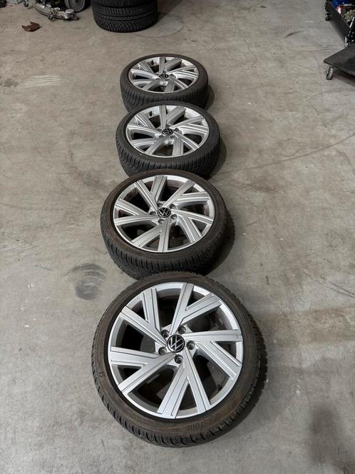 18 INCH ORIGINELE BERGAMO VELGEN VW GOLF 8 5H0601025M, Auto-onderdelen, Banden en Velgen, Band(en), Winterbanden, 18 inch, 225 mm