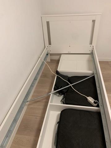 Lit, 90 cm, 210 cm, Enlèvement, Une personne