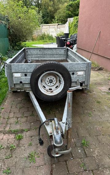 Enkelassige aanhangwagen beschikbaar voor biedingen