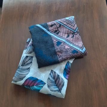 Set van 2 nieuwe rechthoekige sjaals  beschikbaar voor biedingen