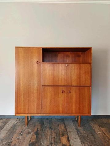 Vintage kast beschikbaar voor biedingen