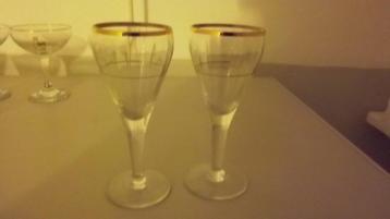 2 Luxe Aperitief Glazen met Goudrand beschikbaar voor biedingen