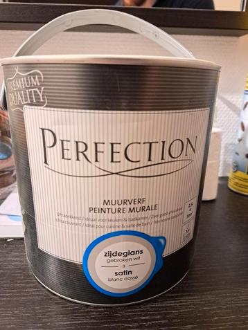 Peinture satin blanc cassé de la marque Perfection (2,5L) beschikbaar voor biedingen