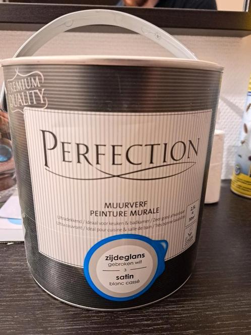 Peinture satin blanc cassé de la marque Perfection (2,5L), Bricolage & Construction, Peinture, Vernis & Laque, Comme neuf, Peinture