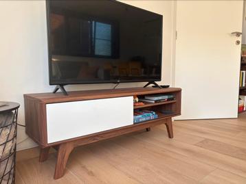 Beliani tv-meubel Buffalo – warm bruin met wit beschikbaar voor biedingen