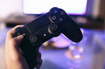 Playstation 4 (PS4) Controller beschikbaar voor biedingen