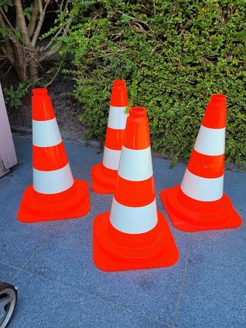 4X Verkeerskegels beschikbaar voor biedingen