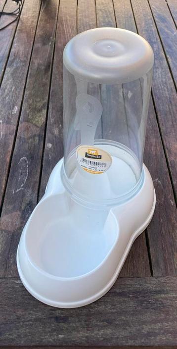 Voerdispenser fontein antislip 1,5L kat nieuw