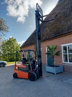 Te koop elektrische heftruck Nissan 2.5 ton triplomast sides, Heftruck, Ophalen of Verzenden, 2000 tot 3000 kg, Linde Toyota Jungheinrich Tcm Hyster Nissan Komatsu