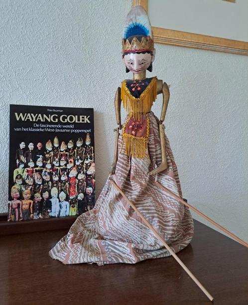 Indonesische Wayang Golek pop en boek, Collections, Poupées, Comme neuf, Poupée, Enlèvement