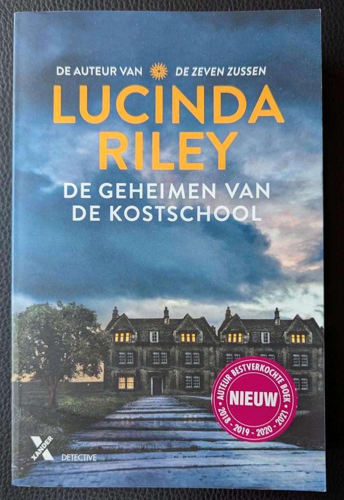Lucinda Riley - De geheimen van de kostschool (goede staat), Boeken, Literatuur, Ophalen of Verzenden