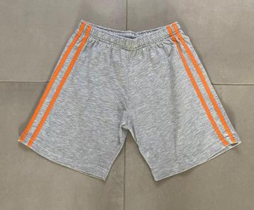 Sportieve short,maat S beschikbaar voor biedingen