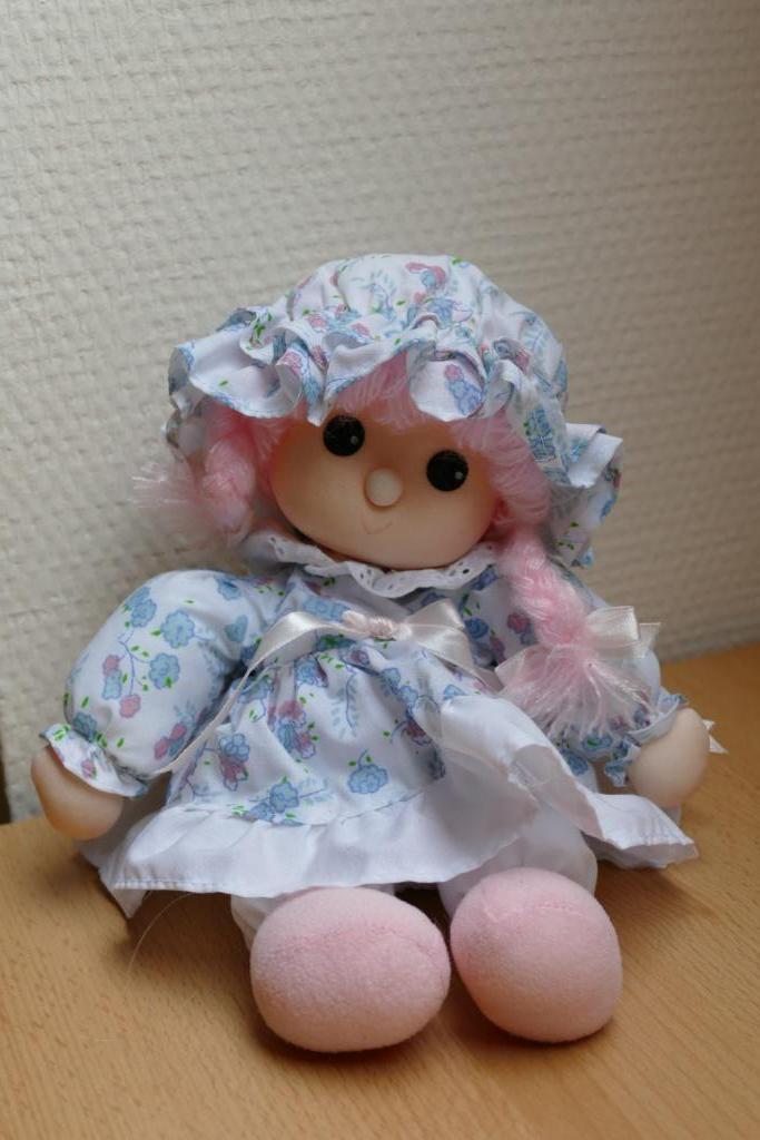 pop met beweging en geluid bewegende pop met muziek, Kinderen en Baby's, Speelgoed | Actiefiguren, Ophalen of Verzenden