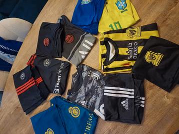 Voetbalpakjes beschikbaar voor biedingen