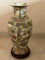 Chinese vaas met reliëf, gemaakt in China, Antiek en Kunst, Ophalen