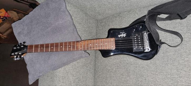 Te Huur: elektrische reisgitaar Höfner Shorty, Muziek en Instrumenten, Snaarinstrumenten | Gitaren | Elektrisch, Zo goed als nieuw