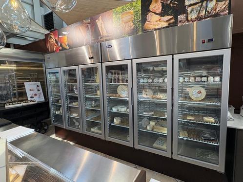 Gekoelde glazen toonbank van 285 cm met opbergruimte en 2 ar, Zakelijke goederen, Horeca | Keukenapparatuur, Bakkerij en Slagerij