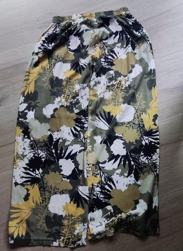 Zomerbroek beschikbaar voor biedingen