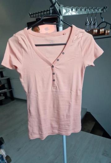 C&A : nieuw lichtroze / roze t-shirt diepe hals mt XS beschikbaar voor biedingen