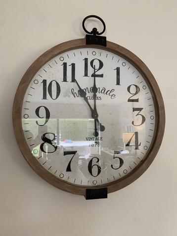 Wandklok beschikbaar voor biedingen