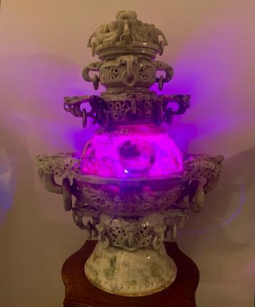 WONDERFUL GIANT SERPENTINE TOWER WITH 4 SPENDIG SCULPTES beschikbaar voor biedingen