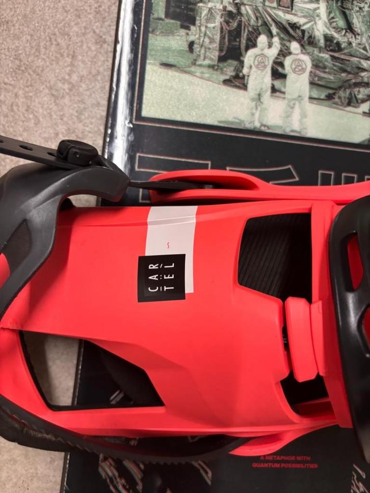 Capita snowboard + Burton Cartel bindingen + Burton boardbag, Sport en Fitness, Snowboarden, Zo goed als nieuw, Board, Ophalen