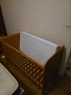 Lit bébé bois parfait état, Lit