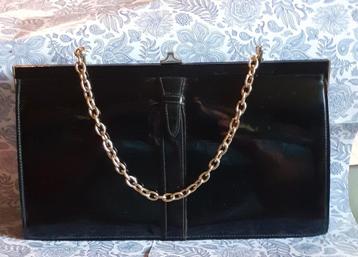 Sac à main vintage verni noir anse chaîne doree beschikbaar voor biedingen