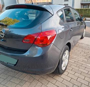 OPEL ASTRA 1,4 cc BENZINE Euro 5 uit 2010 